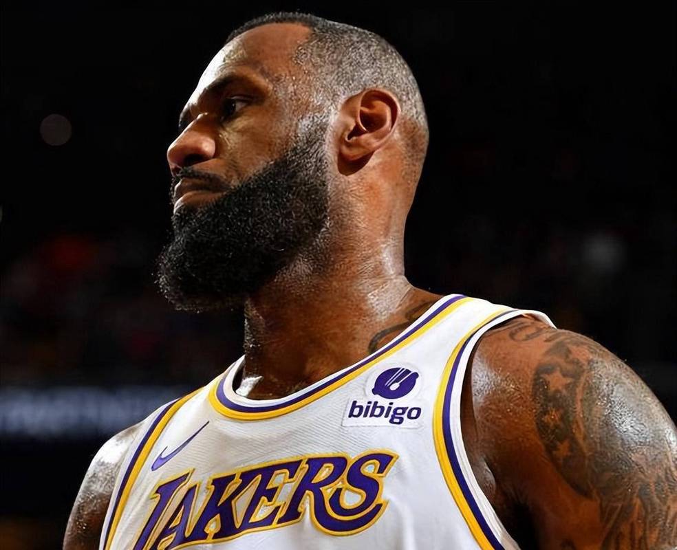 中超11月最佳球员候选：法比奥领衔，王燊超、吴曦、侯森在列