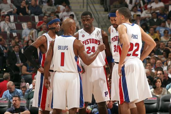 ESPN：曼联计划明年夏窗再引进中场，届时球队将有足够资金