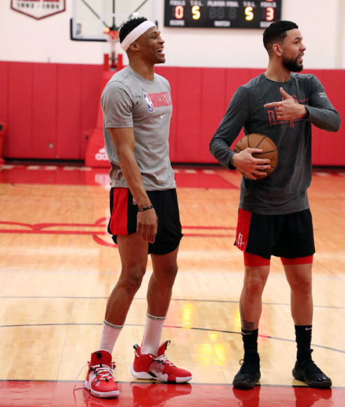 浓眉经纪人会面独行侠，要求续约或交易