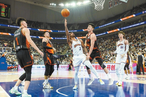 官方：罗马主帅加斯佩里尼当选意甲10月最佳主帅